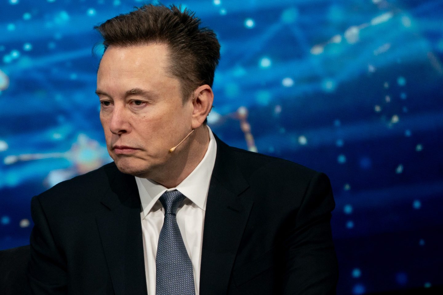 İlon Mask SpaceX-ın səhmlərini uşaqlara paylayacaq